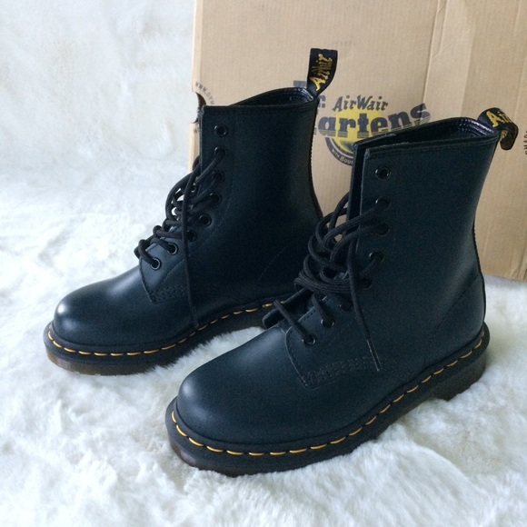 NEW IN BOX Dr. Martens Leather Boots - Picture 1 of 5